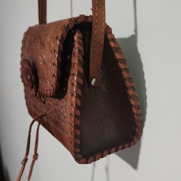 Handcrafted Brown Leather Crossbody Bag - Picture 5 of 16